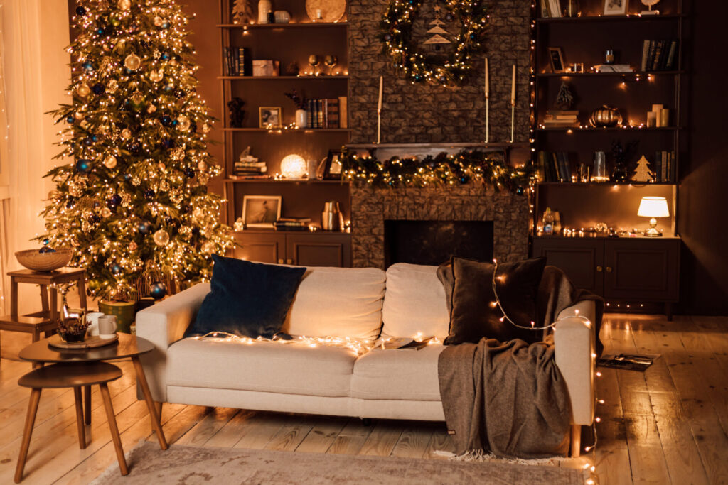 hermoso sofa luz suave almohadas encuentra sala estar cerca arbol navidad