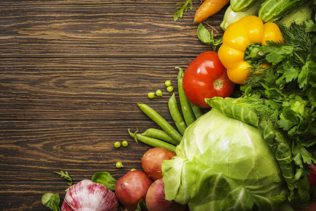 surtido verduras frescas sobre fondo mesa madera concepto supermercado alimentos organicos saludables espacio copia